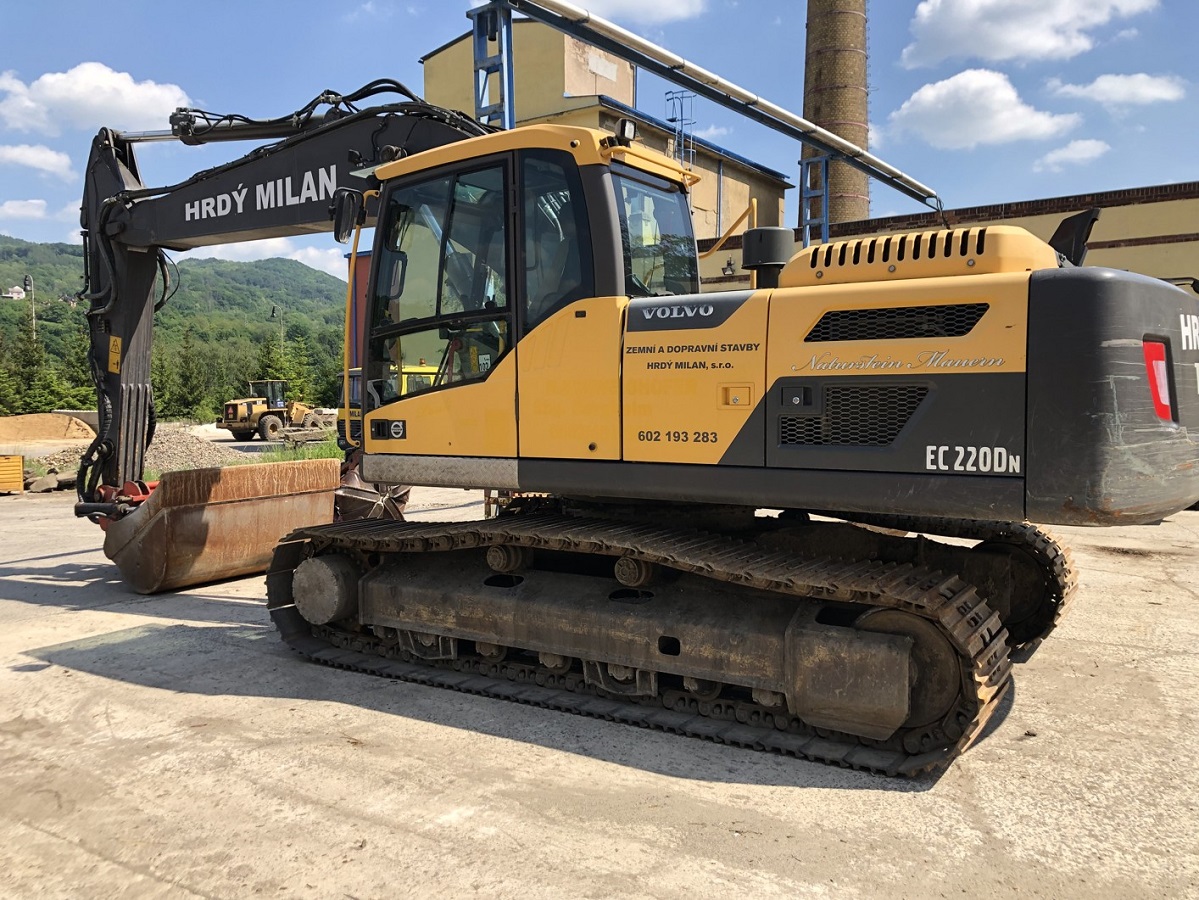 Pasovy bagr VOLVO EC220D