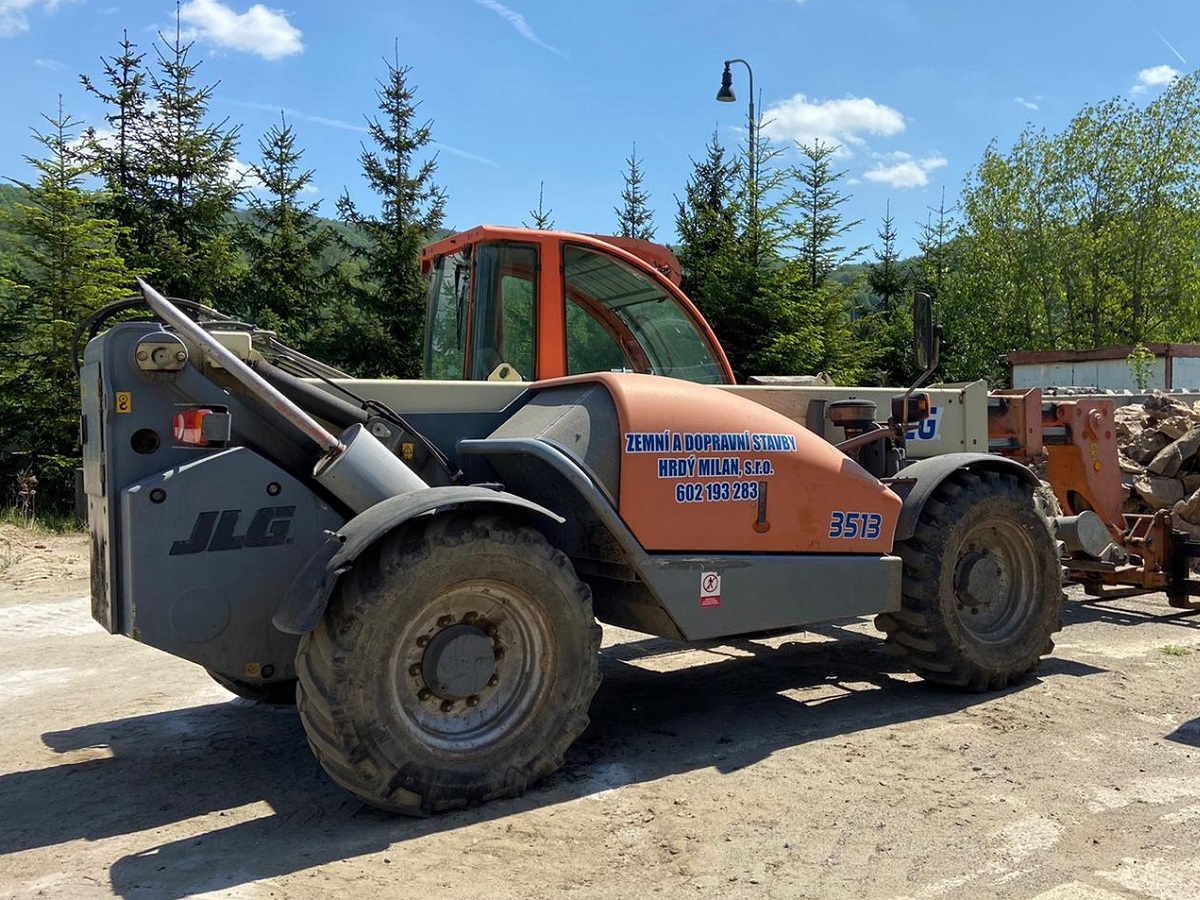 Teleskopicky manipulator JLG 3513